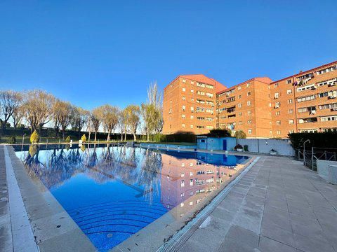 Swimming pool of Flat for sale in Torrejón de Ardoz  with Heating, Swimming Pool and Furnished