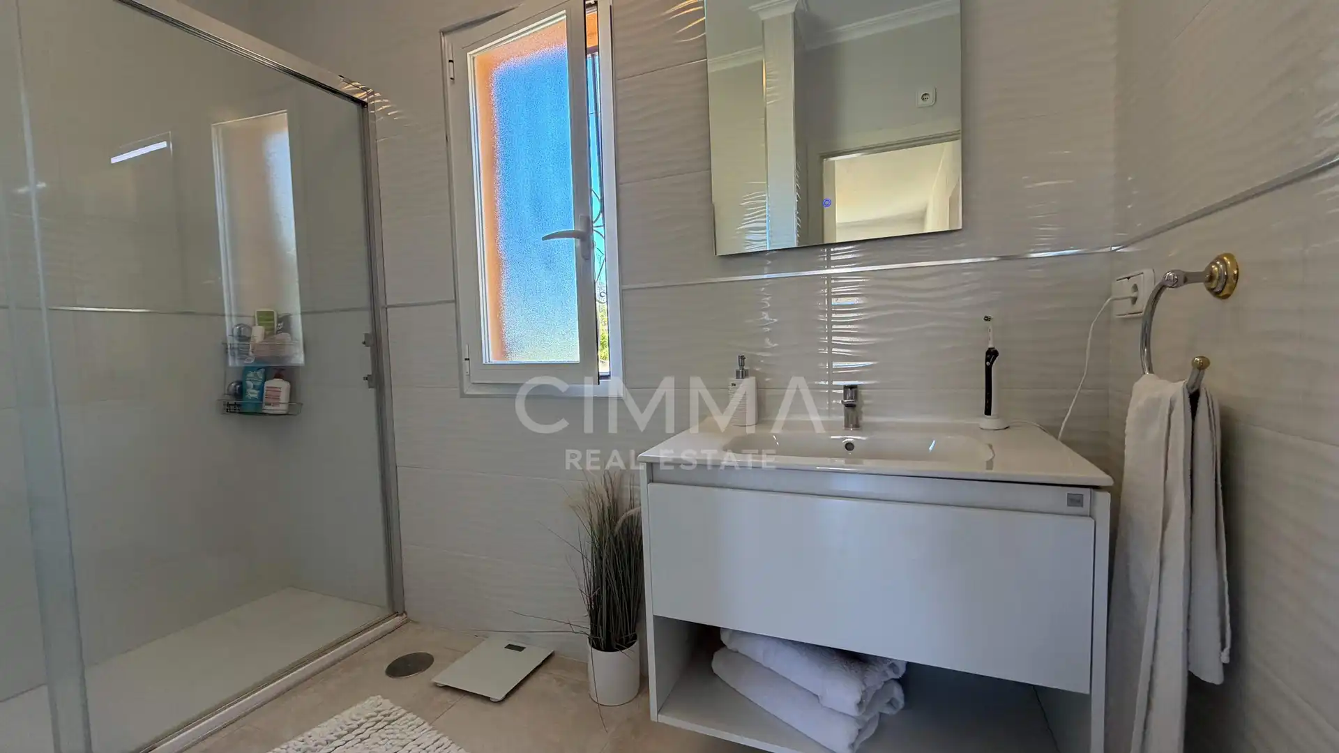 Bathroom of Detached homes for sale in L'Alfàs del Pi  with Air Conditioner, Heating and Terrace
