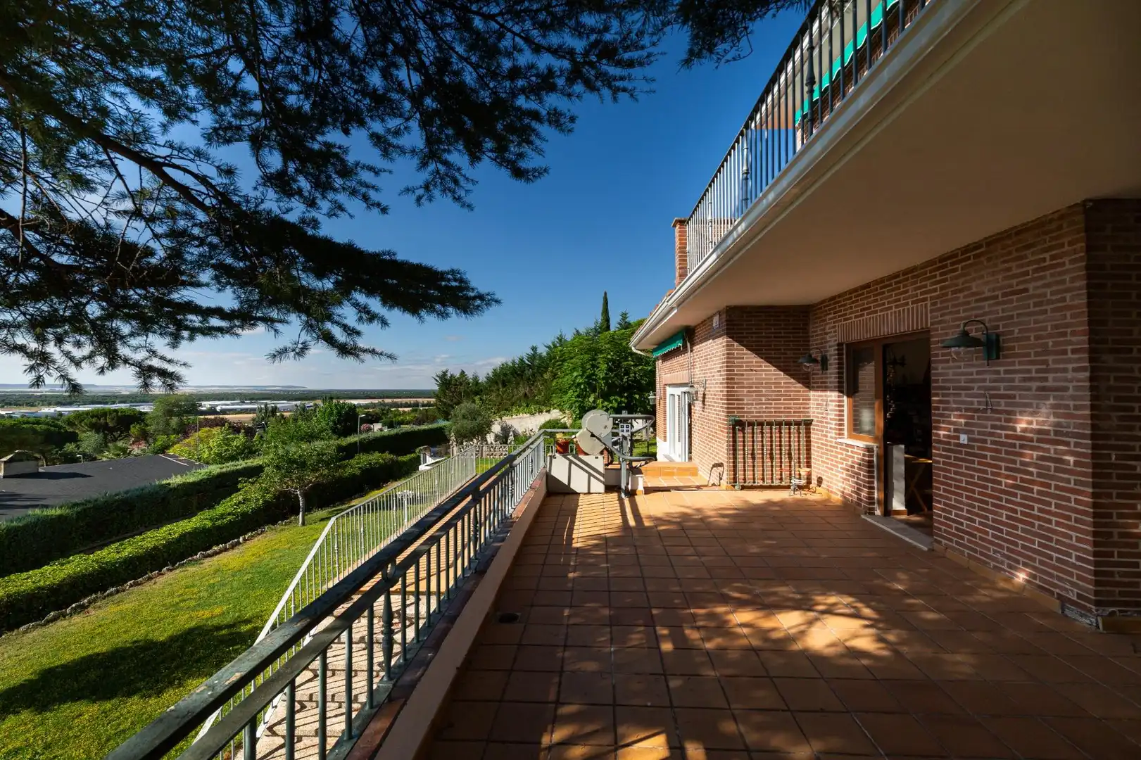 Terrassa de Casa o xalet en venda en Tudela de Duero amb Calefacció, Jardí privat i Terrassa