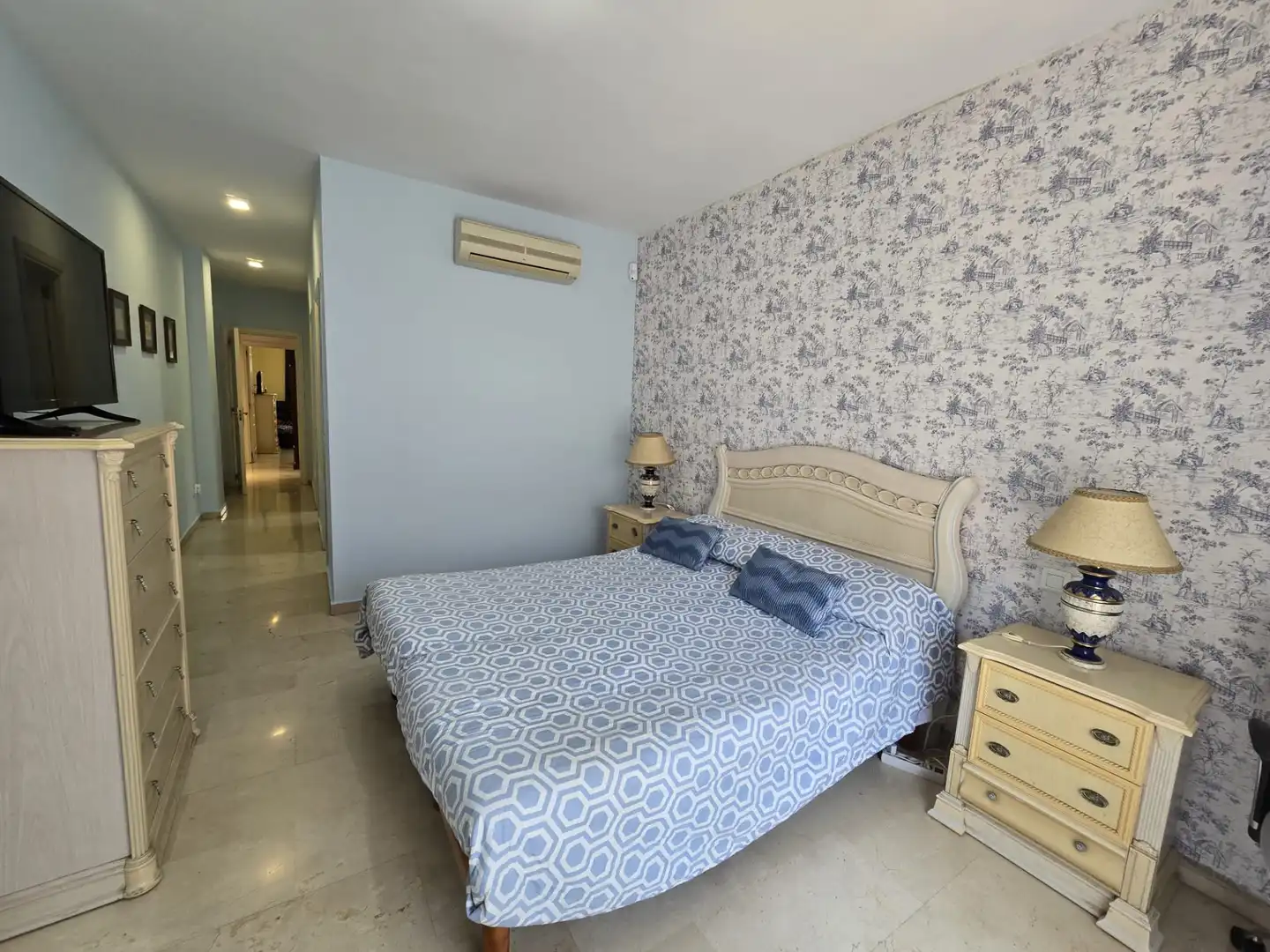 Habitación de Piso en venta en Marbella con Aire acondicionado, Terraza y Alarma