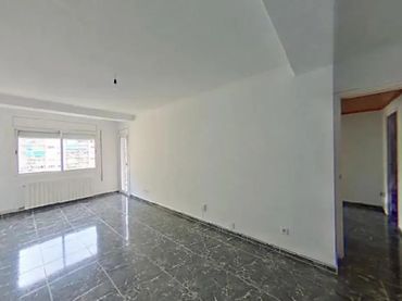 Flat with lift for sale in Carrer de Monturiol