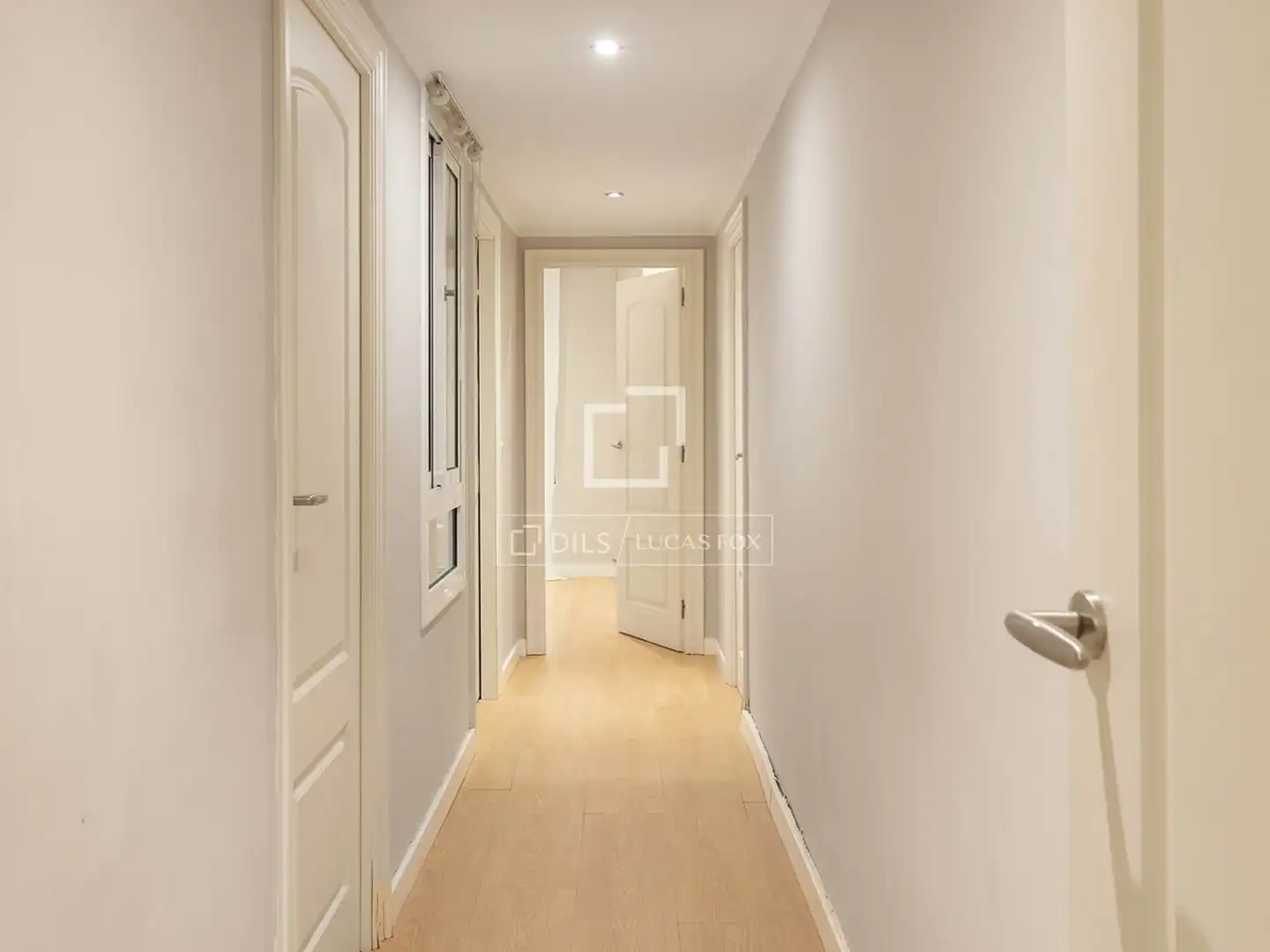 Wohnung zum Verkauf in Barcelona mit Klimaanlage und Heizung