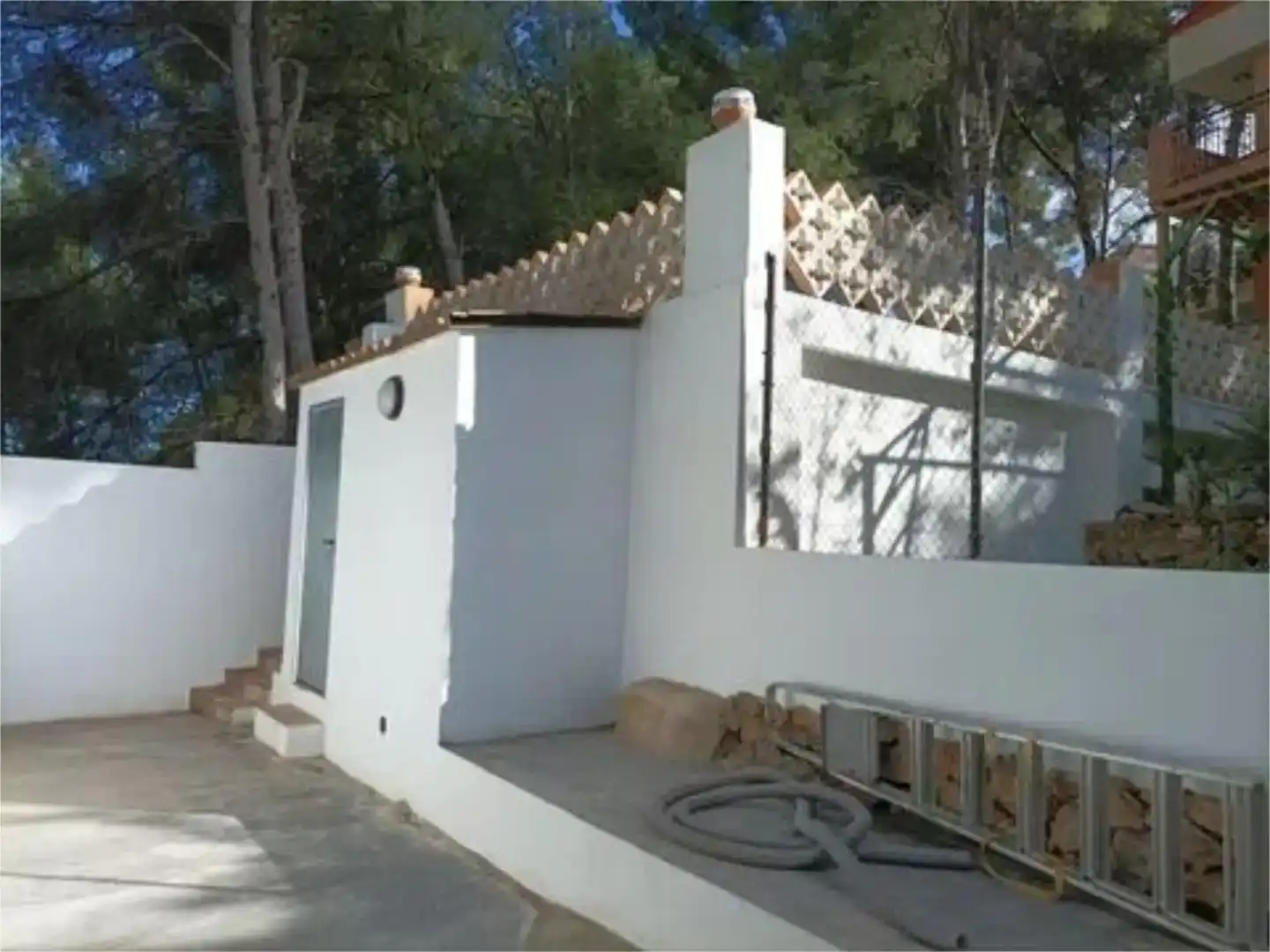 Exterior view of Houses for sale in Gilet  with Air Conditioner, Private garden and Storage room