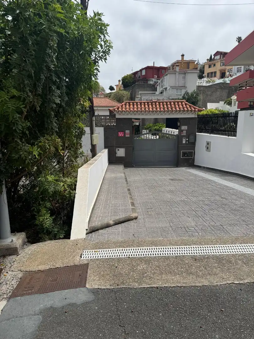 Vista exterior de Casa o chalet en venta en Santa Brígida con Terraza, Trastero y Piscina