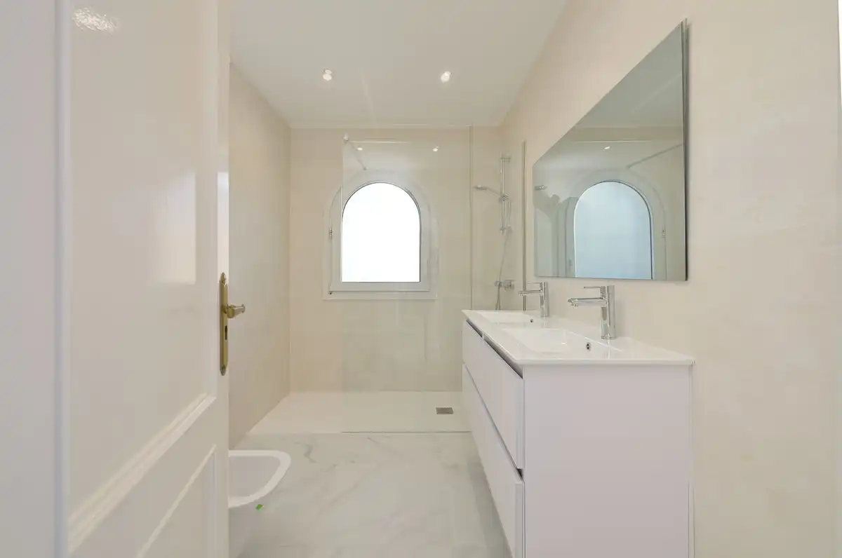 Baño de Casa o chalet en venta en Marbella con Terraza, Trastero y Piscina