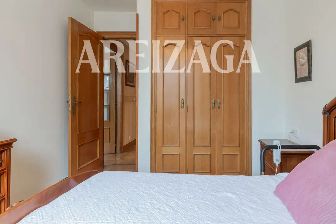 Habitación de Piso en venta en Donostia - San Sebastián  con Calefacción, Terraza y Balcón