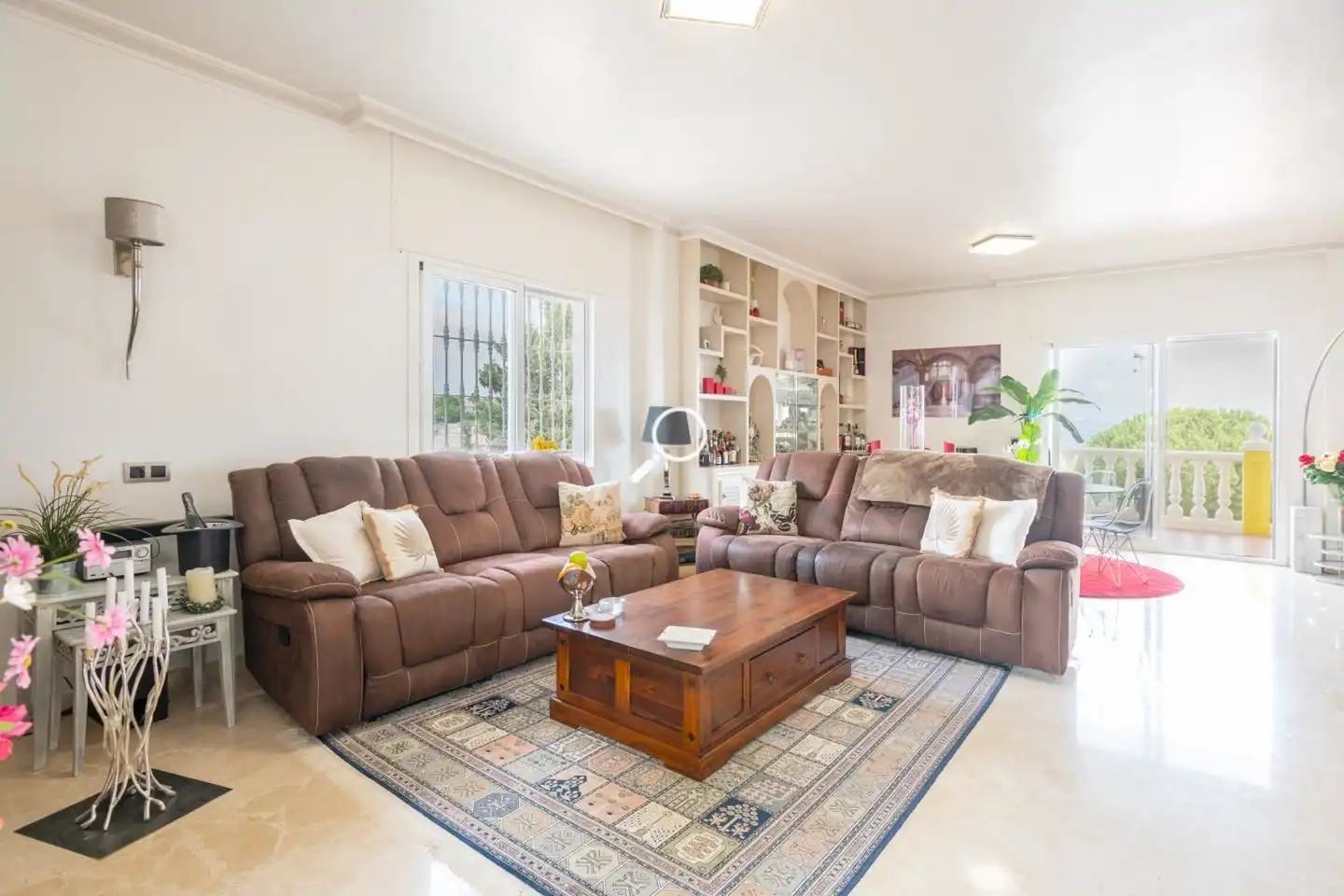 Sala d'estar de Casa o xalet en venda en Alhaurín de la Torre amb Aire condicionat, Jardí privat i Terrassa