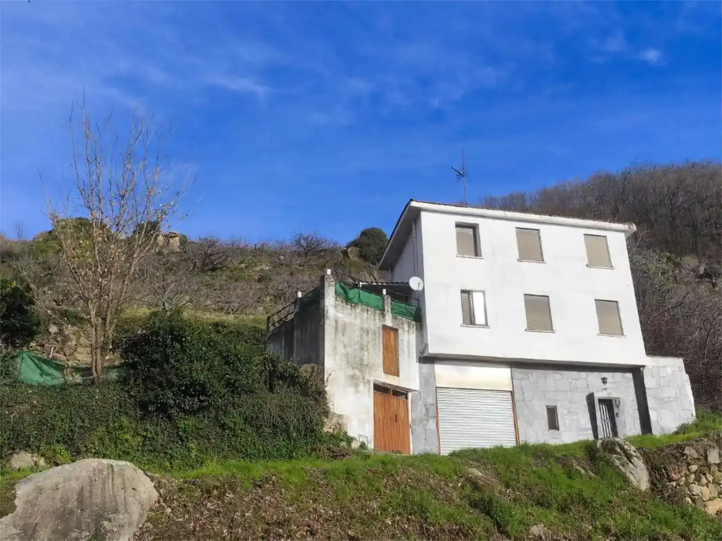 Vista exterior de Pis en venda en El Torno  amb Jardí privat