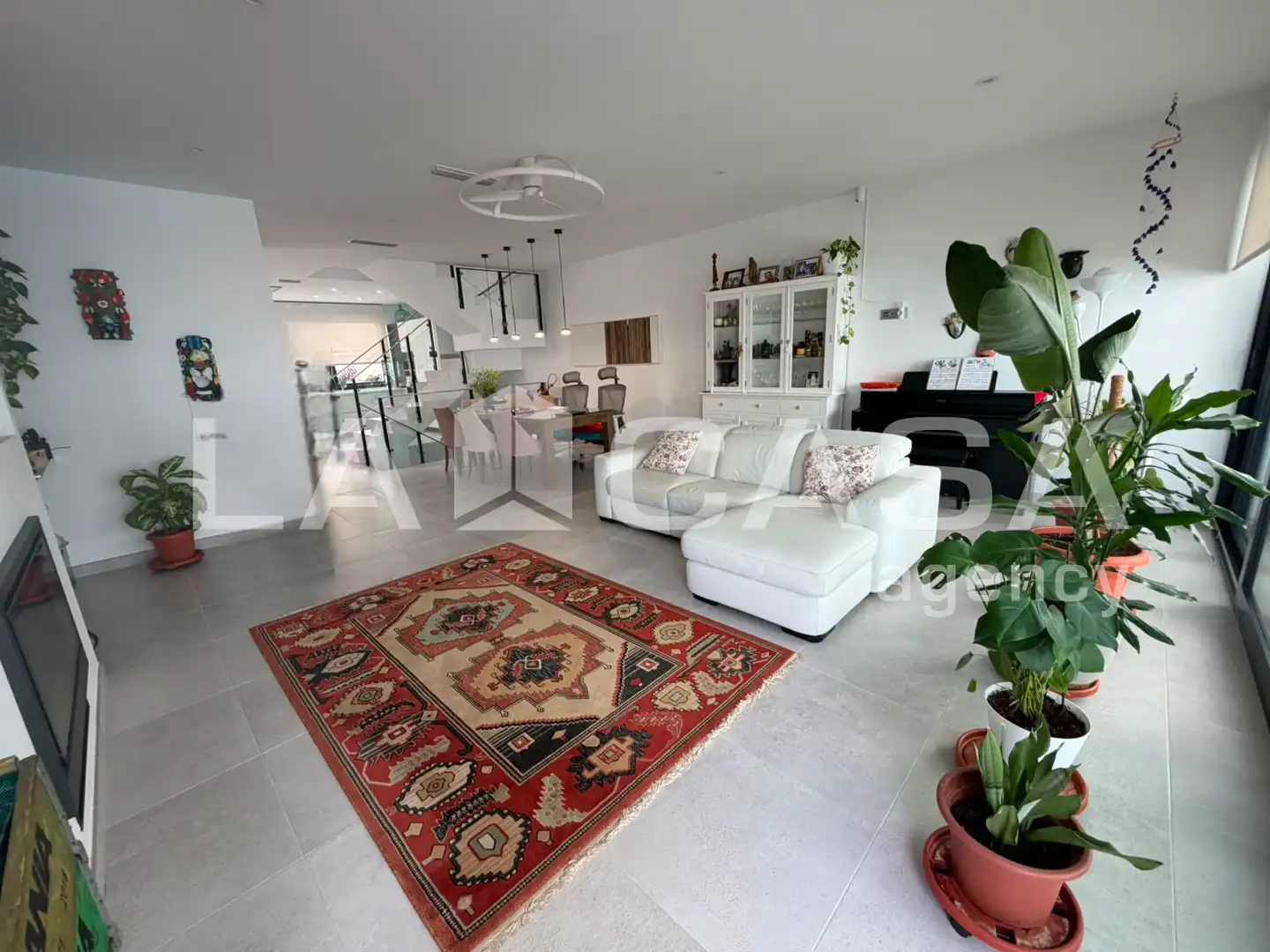 Wohnzimmer von Einfamilien-Reihenhaus zum Verkauf in Dos Hermanas mit Klimaanlage, Terrasse und Abstellraum