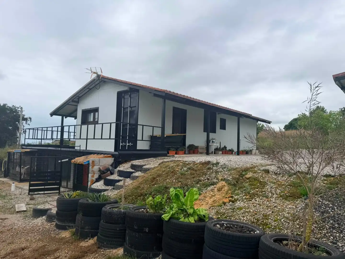 Vista exterior de Casa o xalet en venda en Cartes amb Aire condicionat, Calefacció i Jardí privat