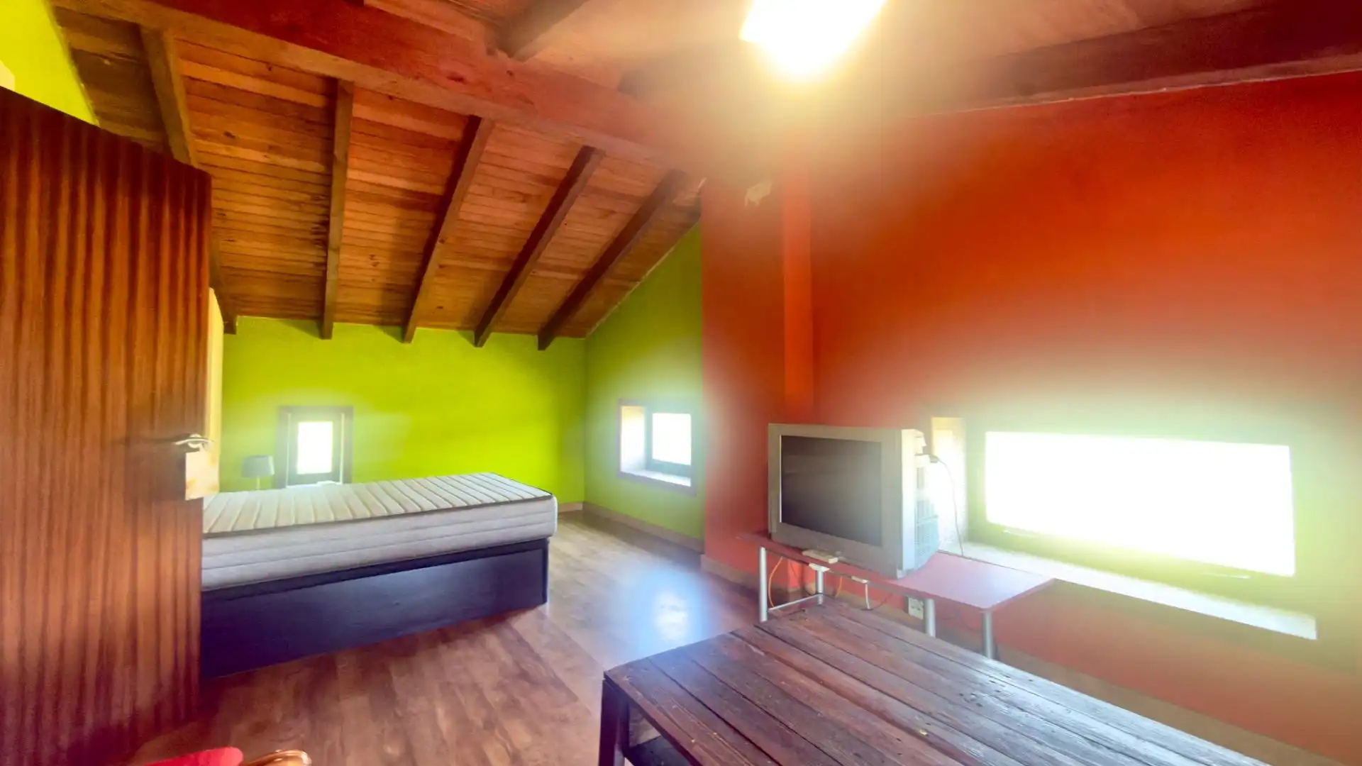 Sala d'estar de Finca rústica en venda en Castrelo de Miño amb Jardí privat, Terrassa i Moblat