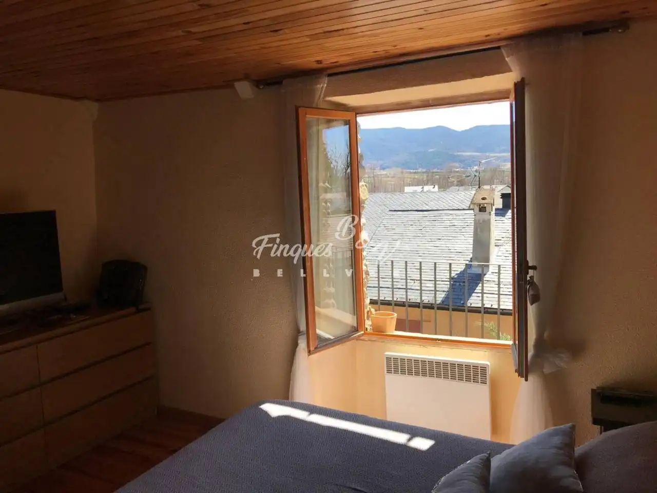 Bedroom of Flat for sale in Bourg - Madame  with Heating, Parquet flooring and Furnished