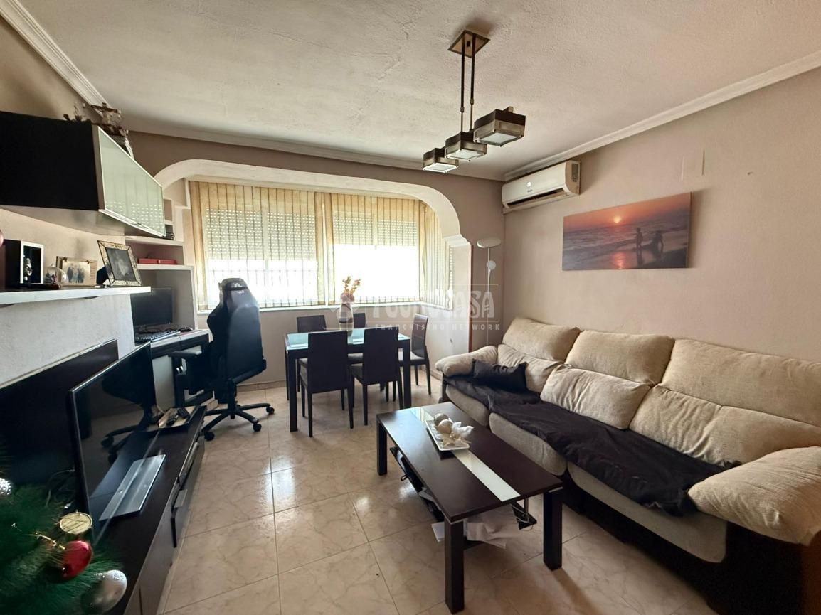 Living room of Flat for sale in Linares  with Air Conditioner and Furnished