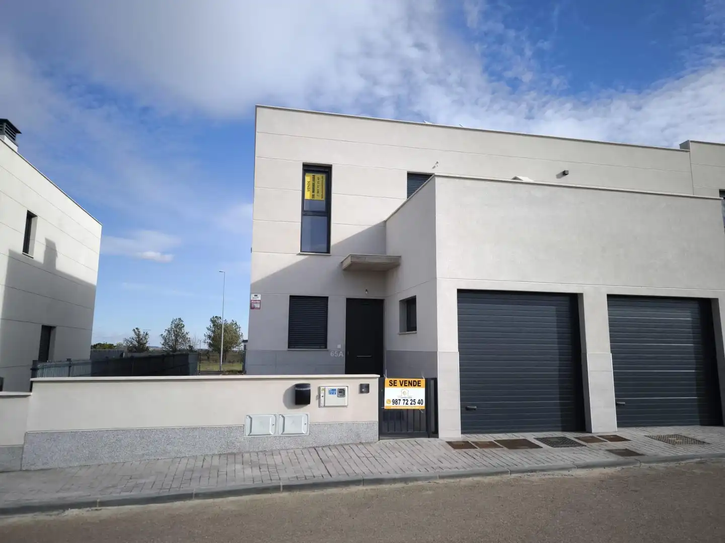 Vista exterior de Casa o xalet en venda en Sariegos amb Calefacció, Jardí privat i Terrassa