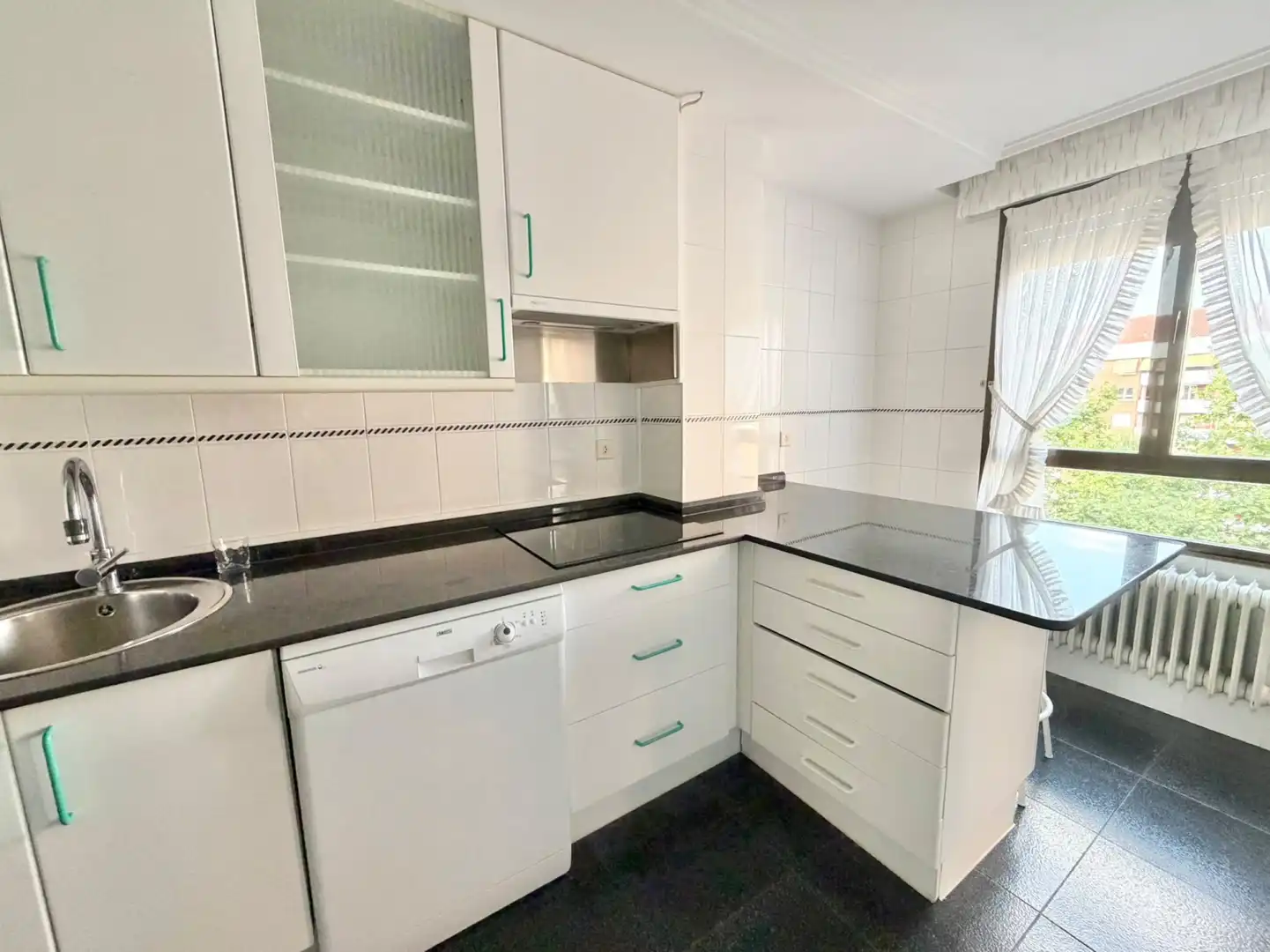 Kitchen of Flat for rent in  Logroño  with Heating, Terrace and Swimming Pool