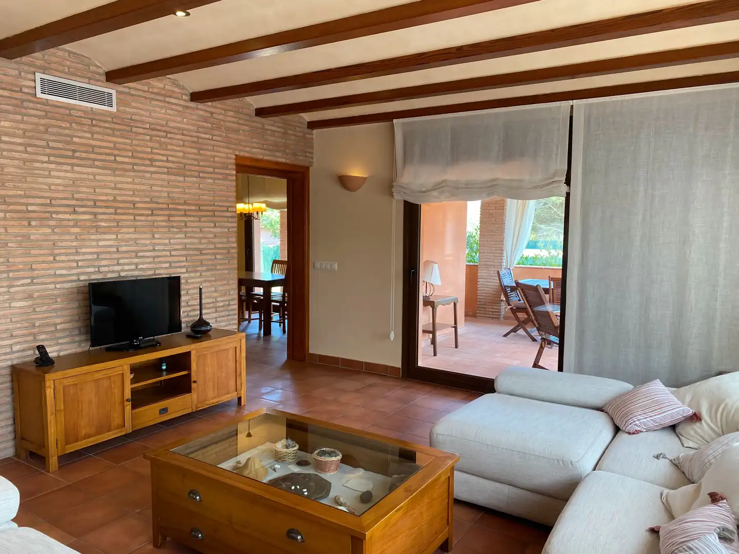 Sala de estar de Casa o chalet en venta en Mont-ras con Aire acondicionado, Calefacción y Jardín privado