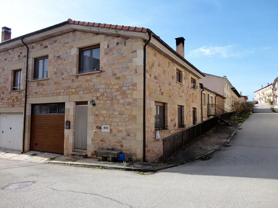 Vista exterior de Casa o xalet en venda en Palacios de la Sierra amb Calefacció
