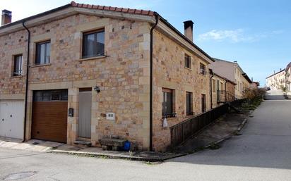 Außenansicht von Haus oder Chalet zum verkauf in Palacios de la Sierra mit Heizung