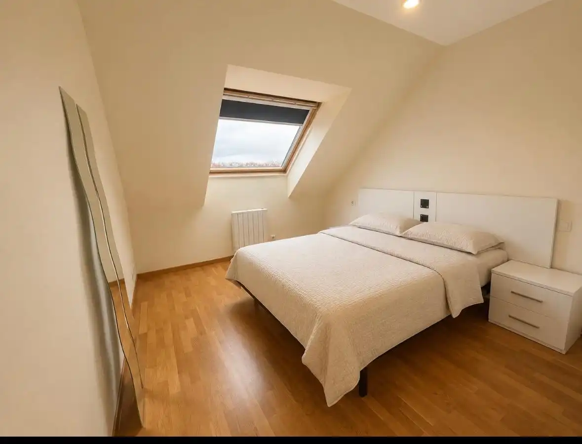 Habitación de Ático de alquiler en Arteixo con Calefacción, Terraza y Trastero
