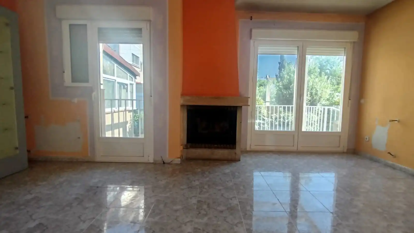 Sala d'estar de Casa adosada en venda en Uceda amb Calefacció, Jardí privat i Parquet