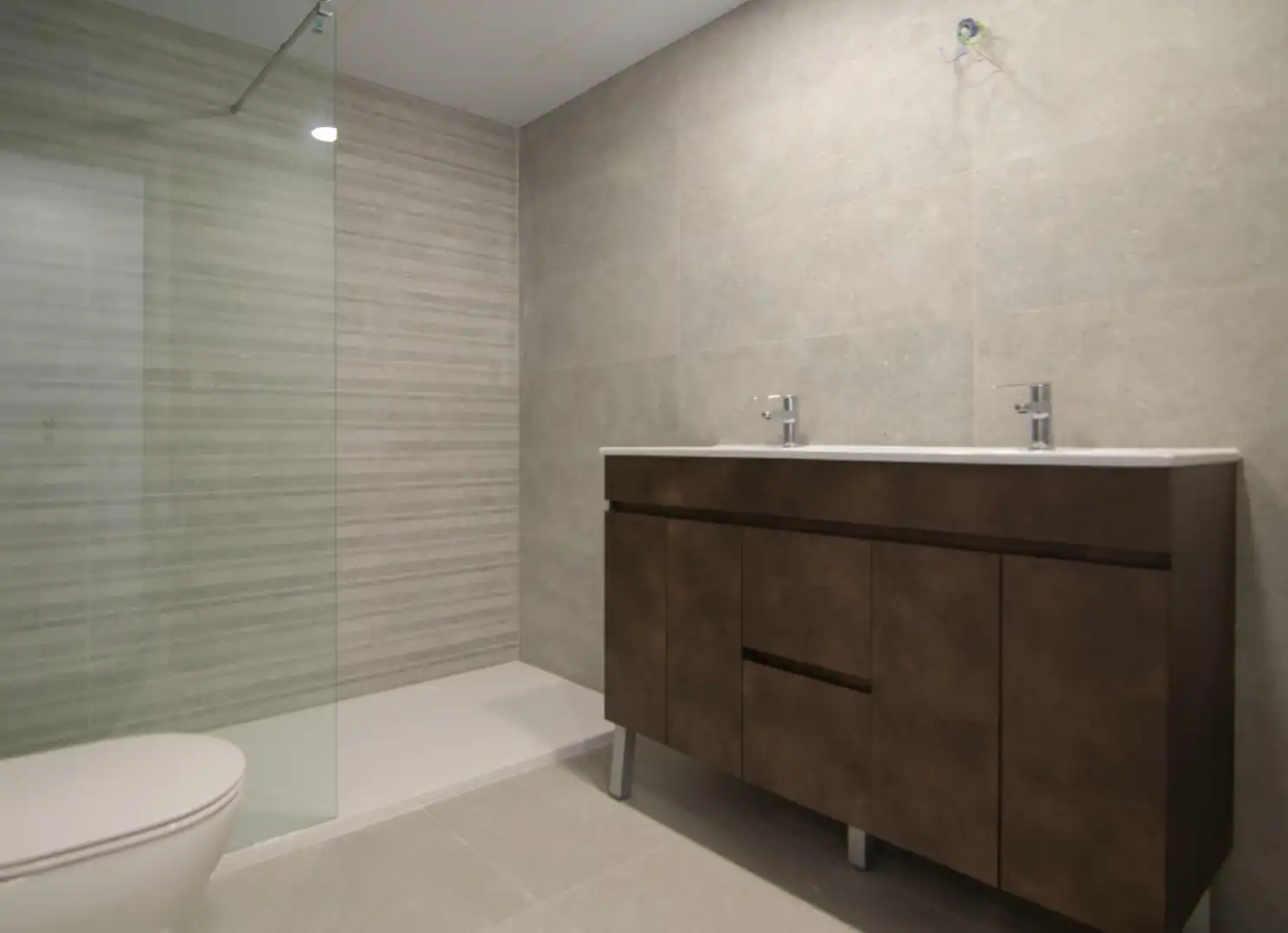 Bathroom of Flat for rent in Paiporta  with Air Conditioner, Heating and Terrace