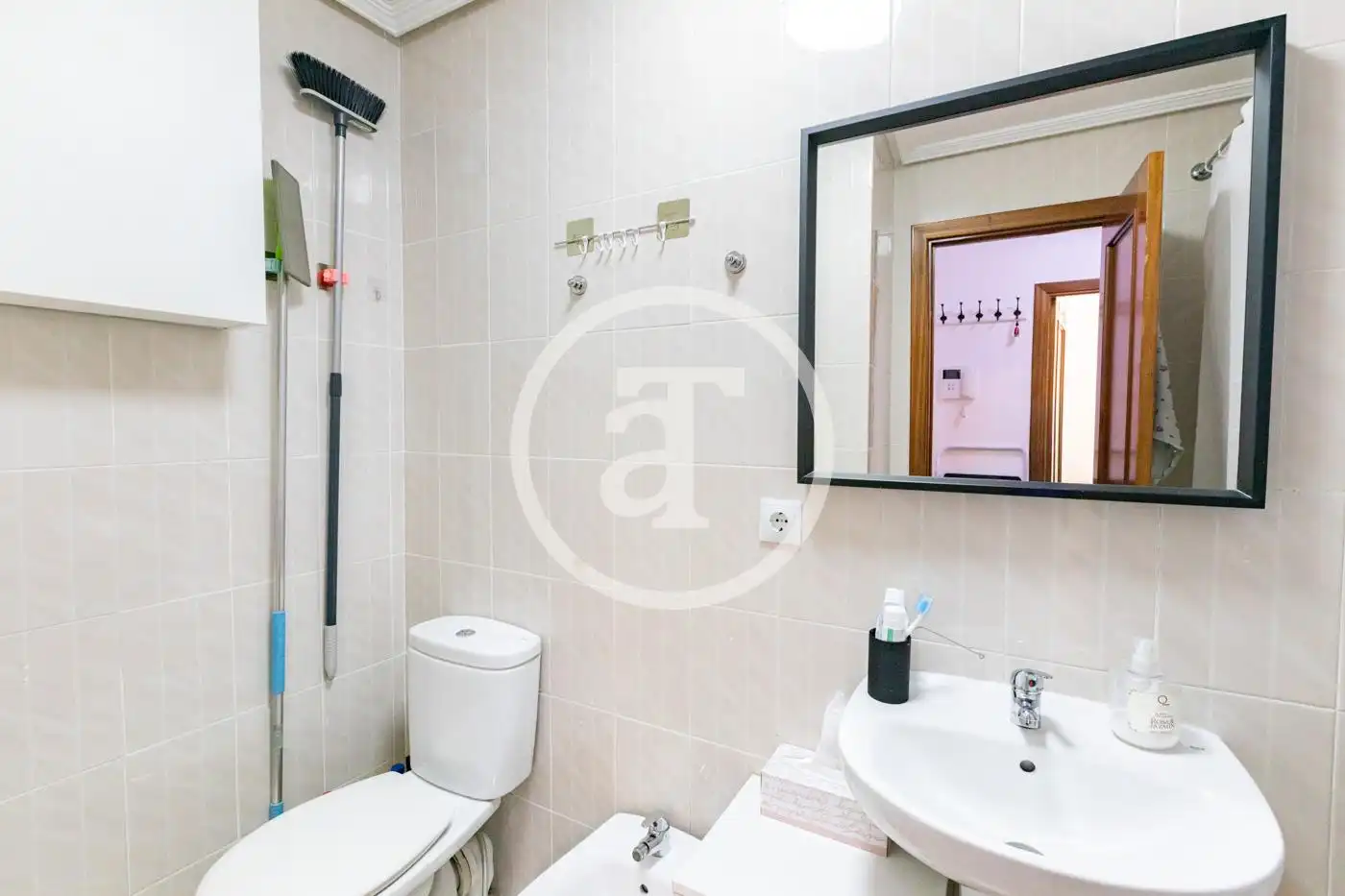 Appartamento con ascensore in affitto a Calle de la Reina, imagen 24