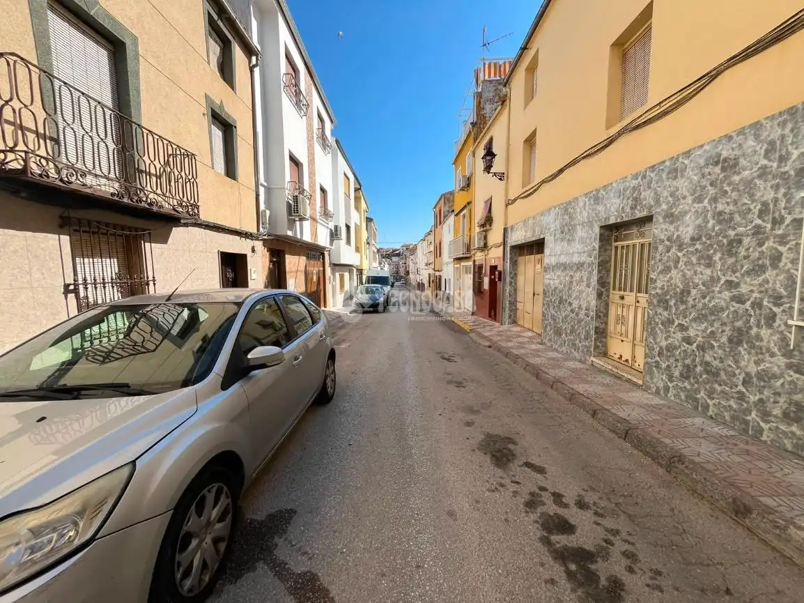 Vista exterior de Casa adosada en venda en Los Villares amb Terrassa
