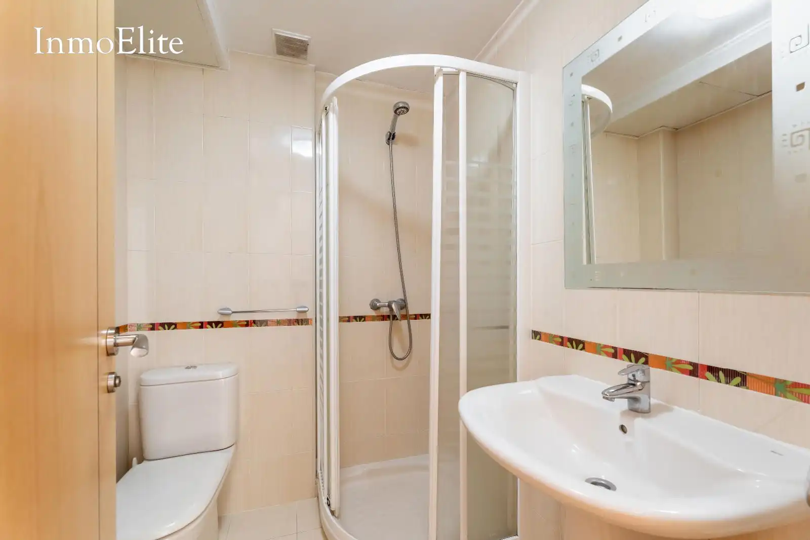 Baño de Piso en venta en Madrid con Calefacción, Trastero y Horno