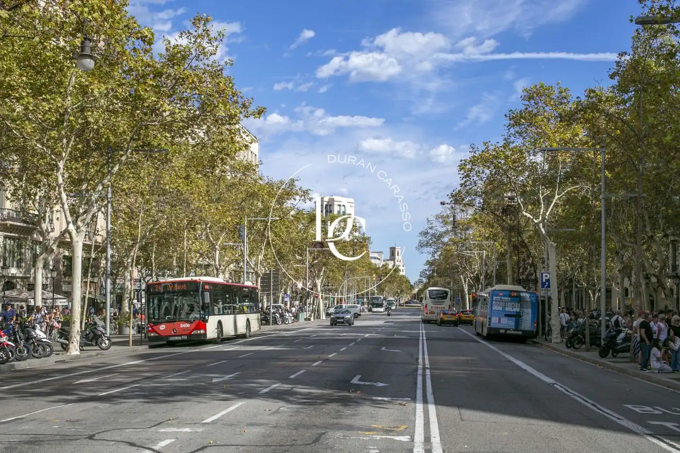 Außenansicht von Maisonette zum Verkauf in Barcelona mit Heizung, Abstellraum und Balkon
