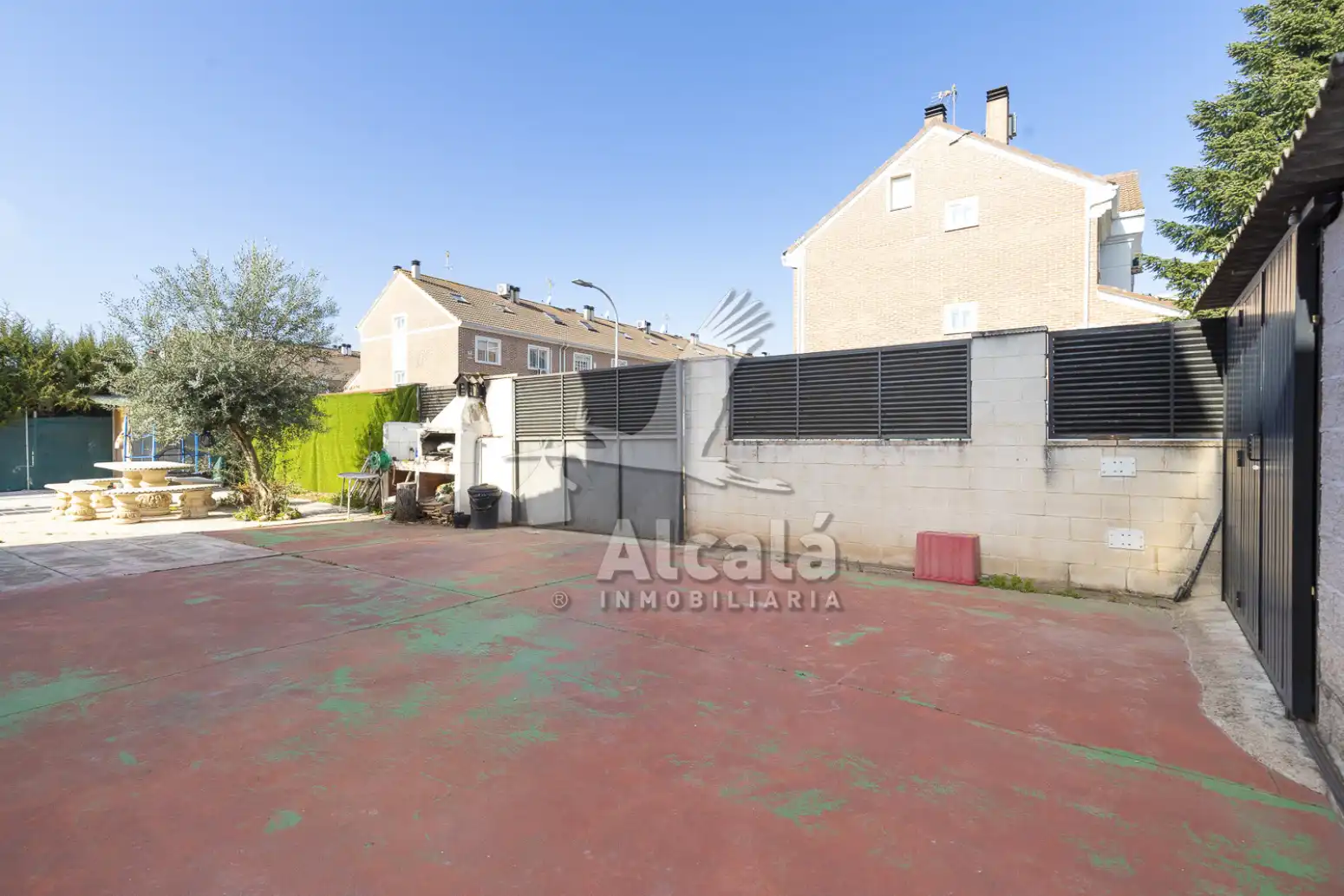 Vista exterior de Casa adosada en venta en Azuqueca de Henares con Aire acondicionado, Calefacción y Piscina