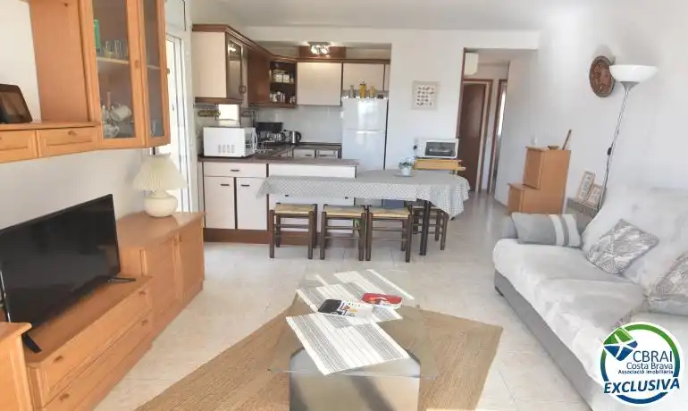 Cuina de Apartament en venda en Roses amb Traster i Moblat