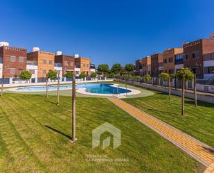 Jardí de Casa o xalet en venda en Punta Umbría amb Aire condicionat, Terrassa i Piscina