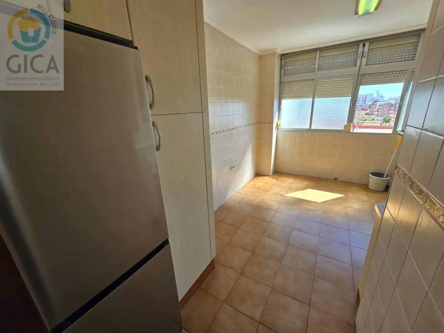 Cuina de Pis en venda en Algeciras amb Jardí privat