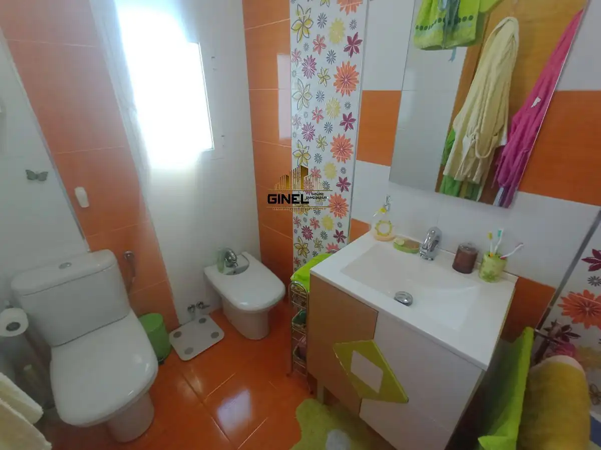 Baño de Casa o chalet de alquiler con opción a compra en Jaén con Aire acondicionado, Calefacción y Terraza