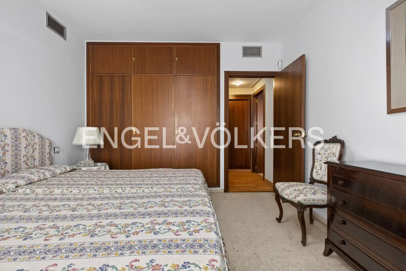 Bedroom of Flat for sale in Sevilla  with Air Conditioner, Heating and Balcony
