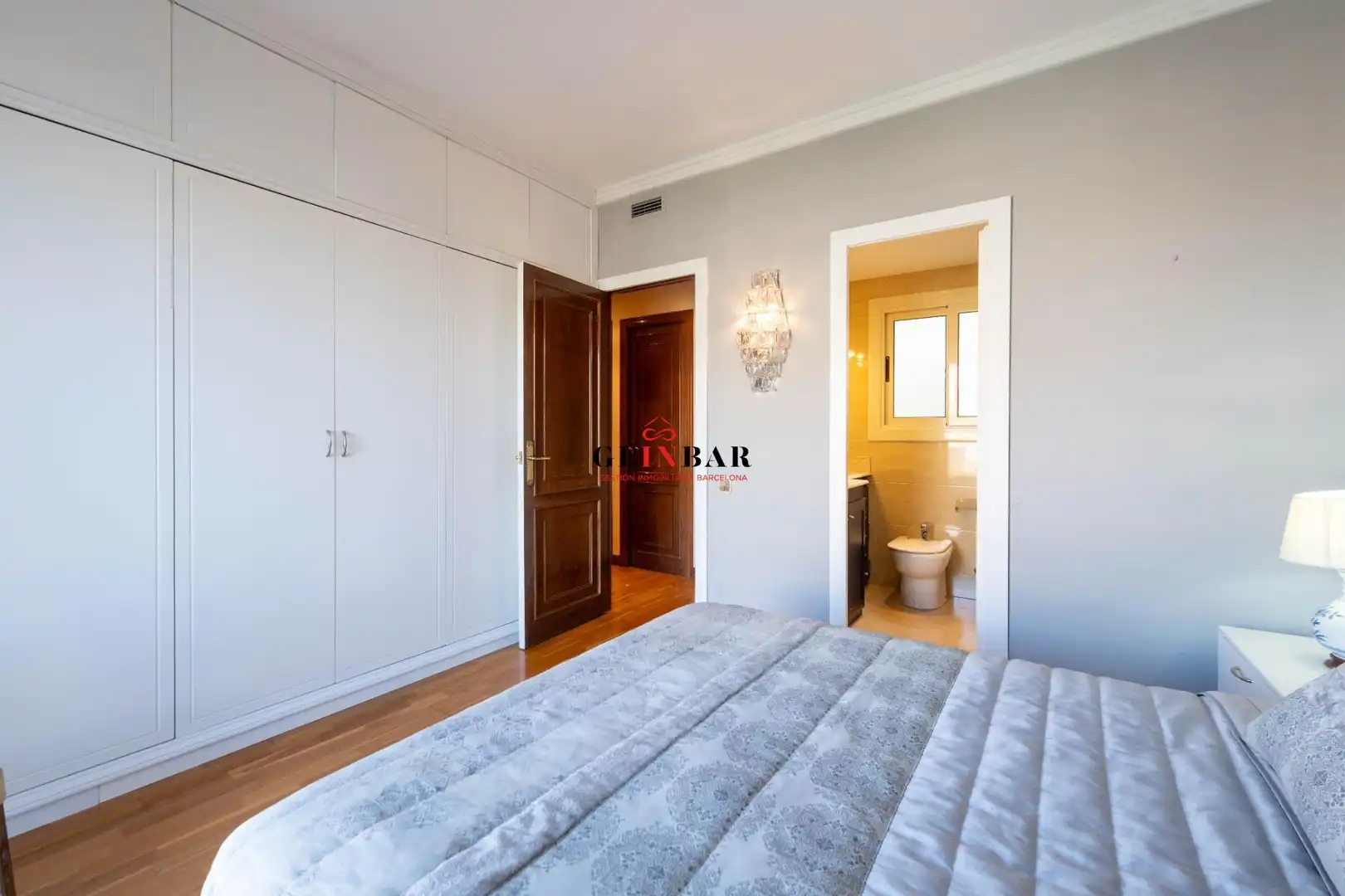 Schlafzimmer von Wohnung zum Verkauf in Barcelona mit Klimaanlage, Heizung und Privatgarten