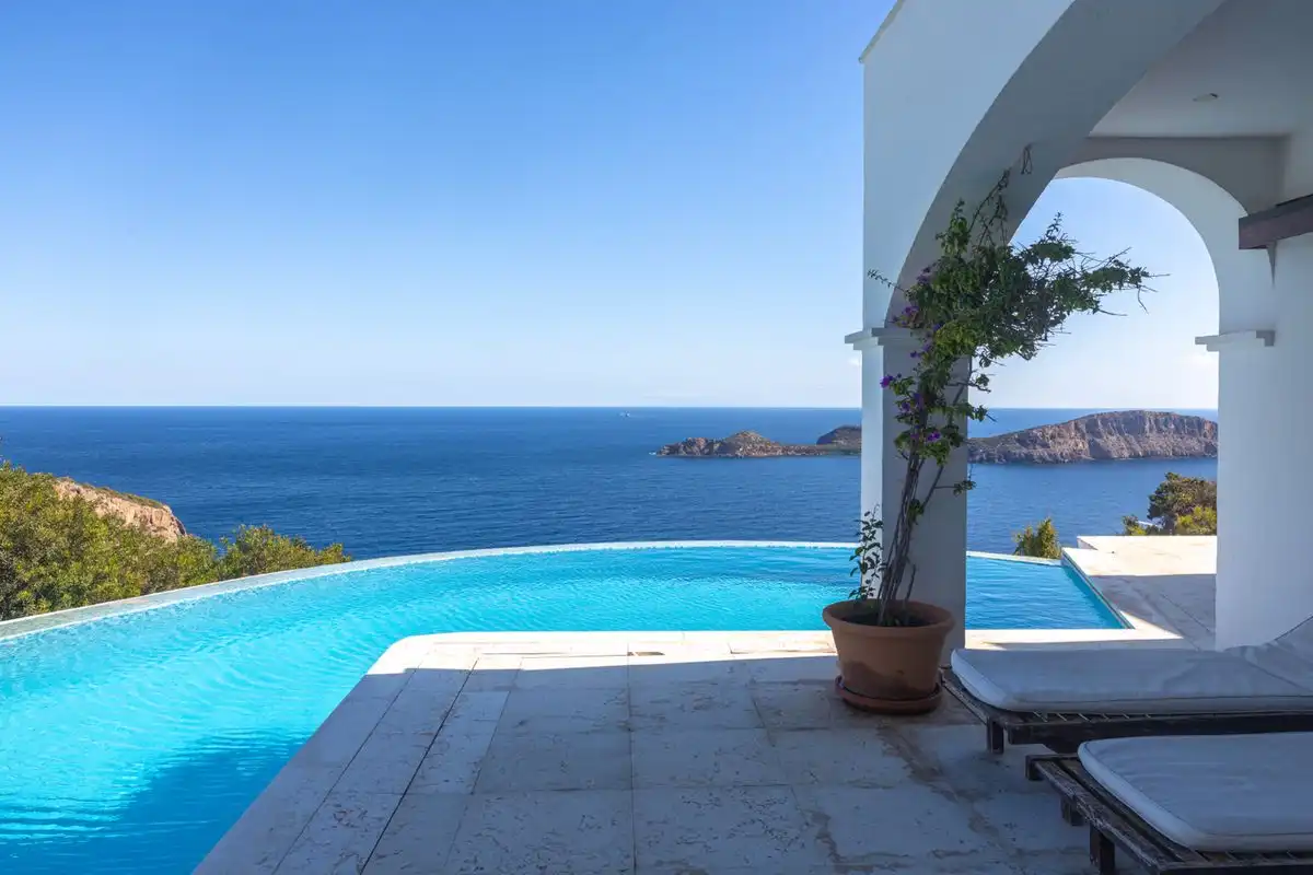 Piscina de Casa o xalet en venda en Santa Eulària des Riu amb Aire condicionat, Calefacció i Jardí privat