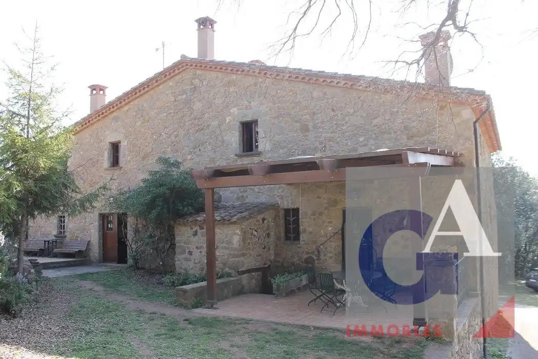 Casa rústica amb terrassa en venda a Sant Joan Les Fonts, imagen 8
