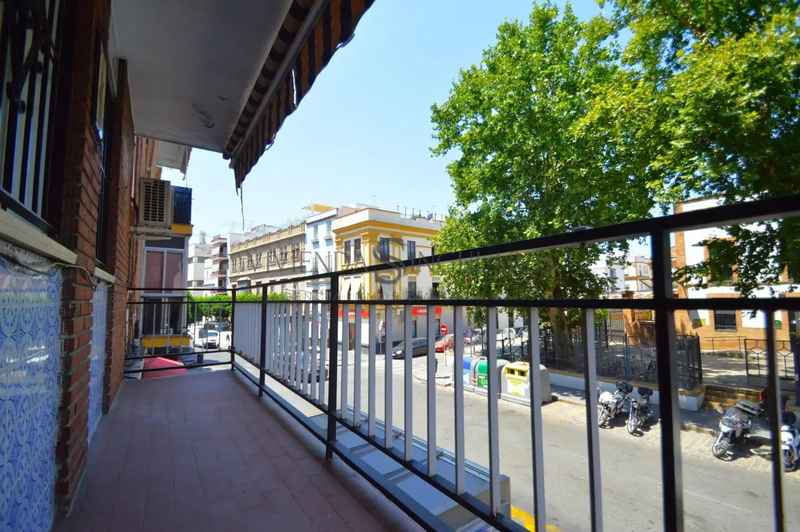 Exterior view of Flat for sale in Sevilla  with Air Conditioner, Terrace and Storage room