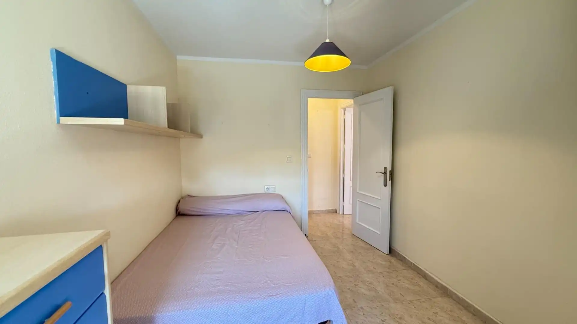 Habitación de Piso de alquiler en Águilas con Aire acondicionado, Trastero y Amueblado