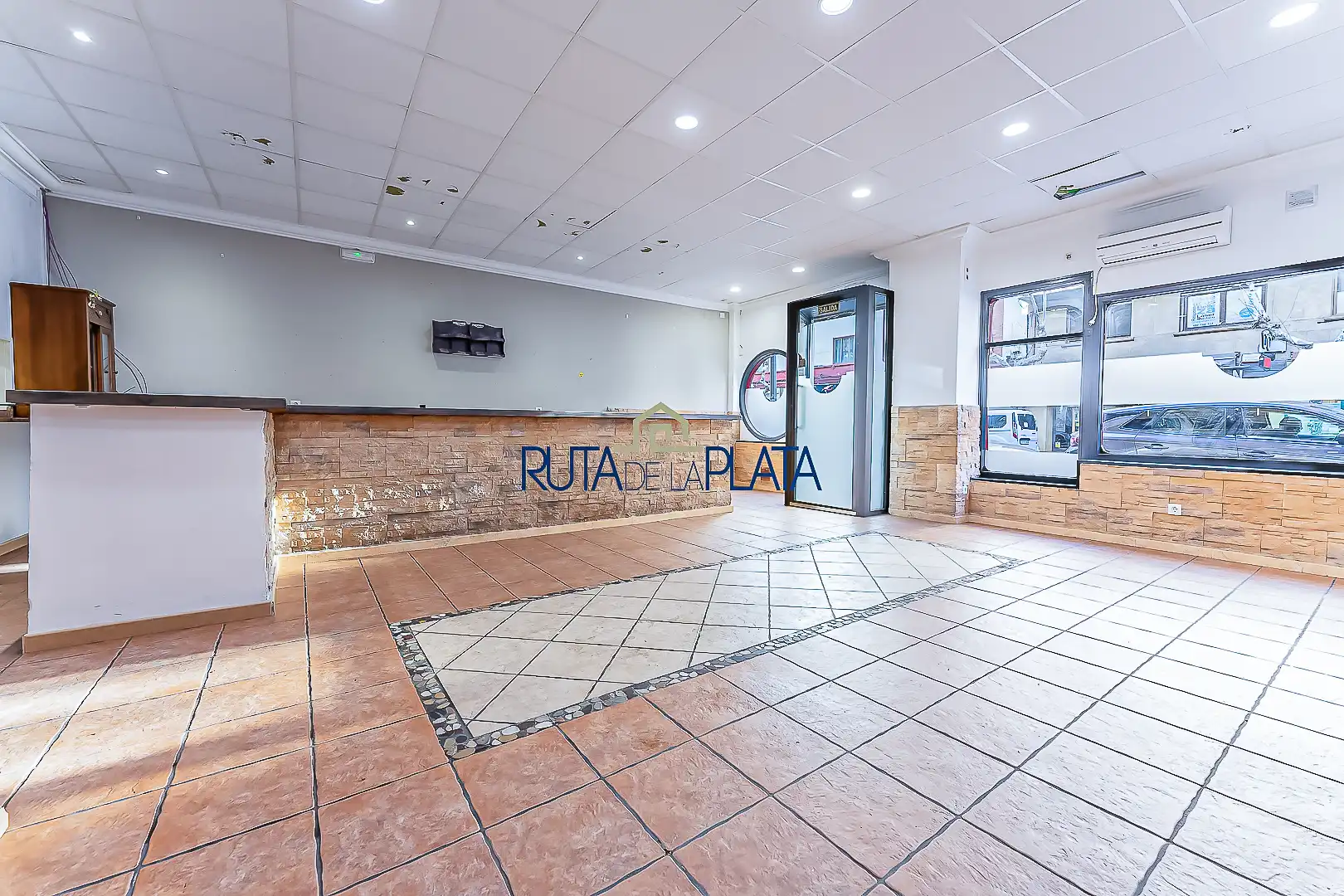Local comercial en alquiler en Avenida de las Tres Cruces 12