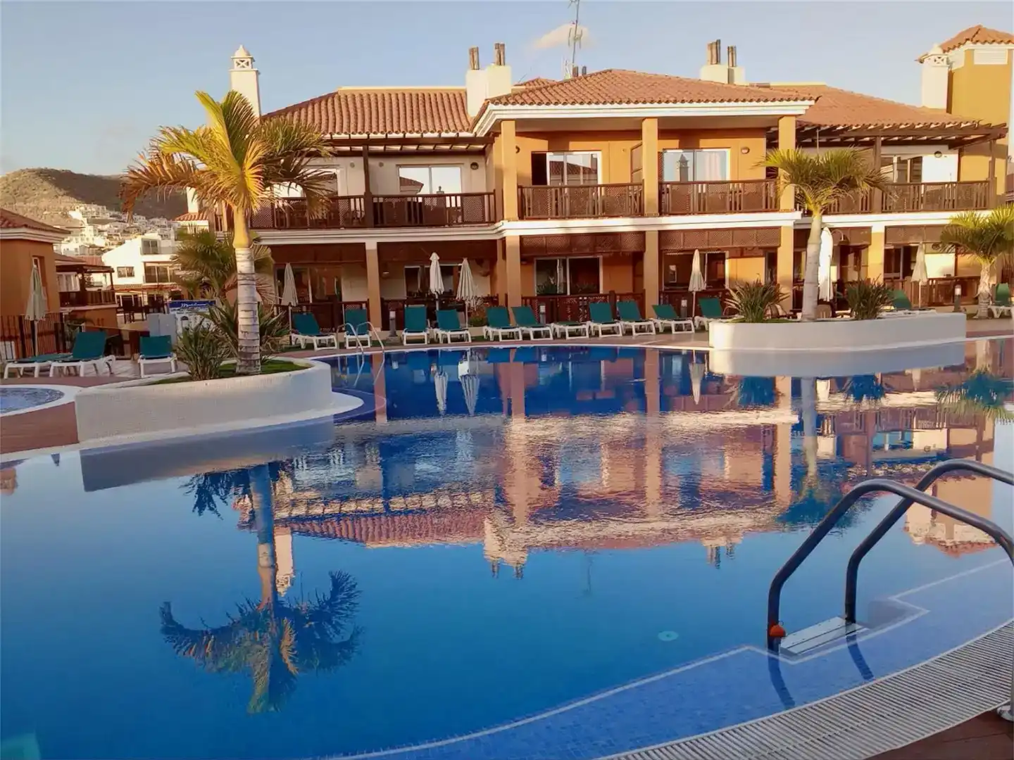 Swimming pool of Detached homes for sale in Arguineguín