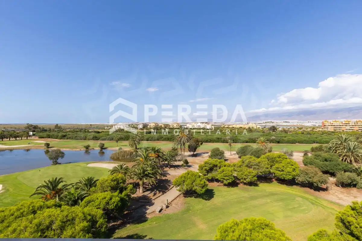 Außenansicht von Dachboden zum Verkauf in Roquetas de Mar mit Privatgarten, Terrasse und Abstellraum