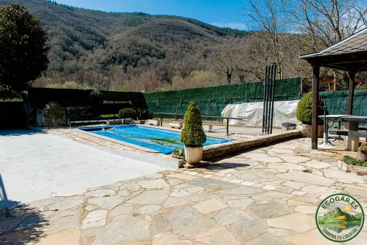 Piscina de Casa o chalet en venta en Trabadelo con Calefacción y Amueblado