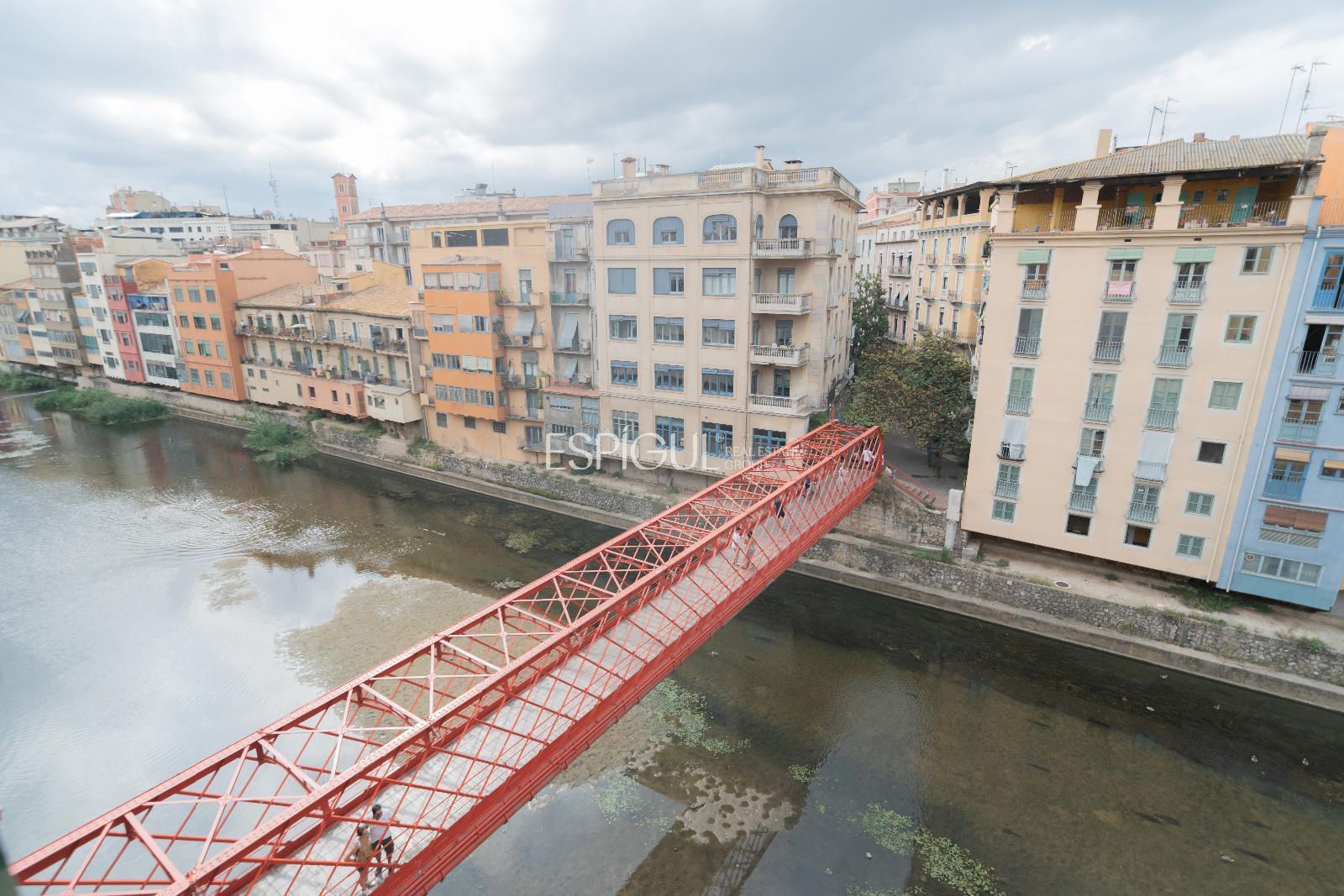 Vista exterior de Edifici en venda en Girona Capital