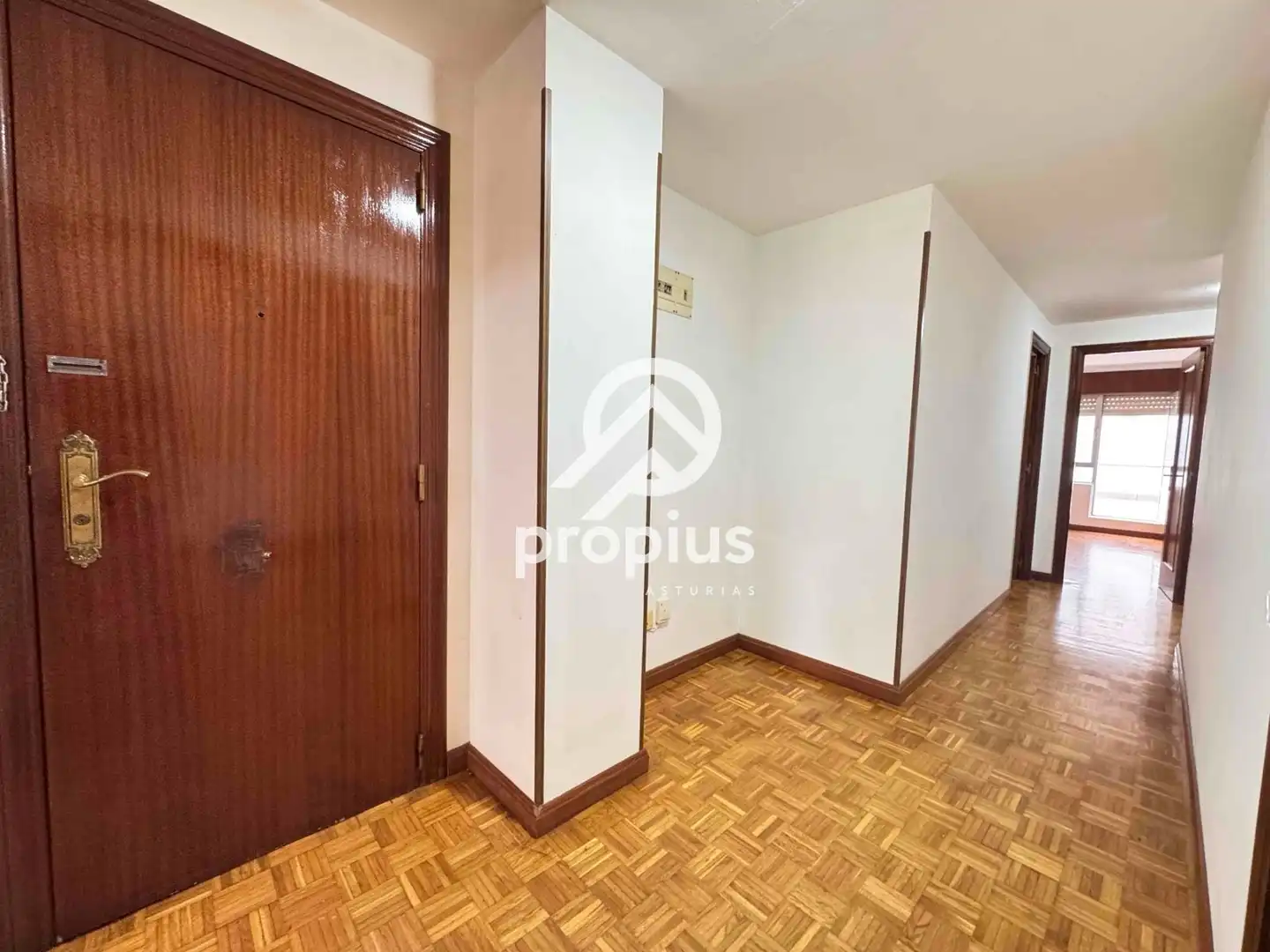 Piso en venta en Oviedo  con Calefacción, Parquet y Terraza