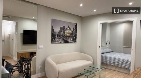 Foto 5 de Apartament per a compartir a Castillejos - Cuzco,  Madrid Capital