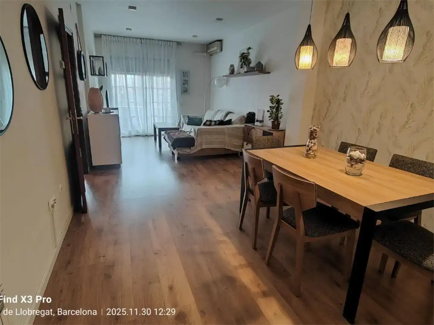 Menjador de Pis en venda en Sant Boi de Llobregat amb Aire condicionat i Balcó