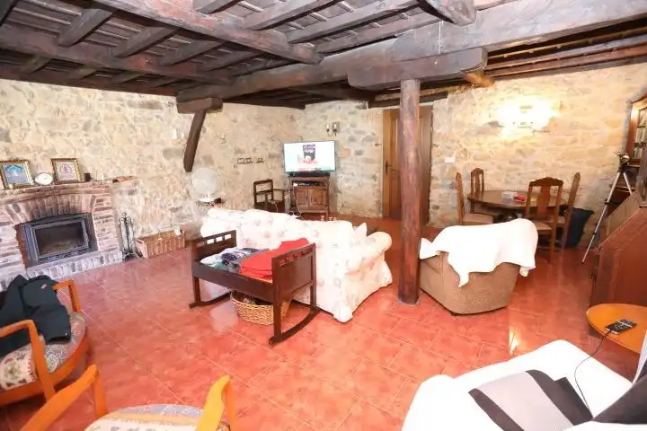 Sala d'estar de Finca rústica en venda en Quirós amb Calefacció, Jardí privat i Terrassa