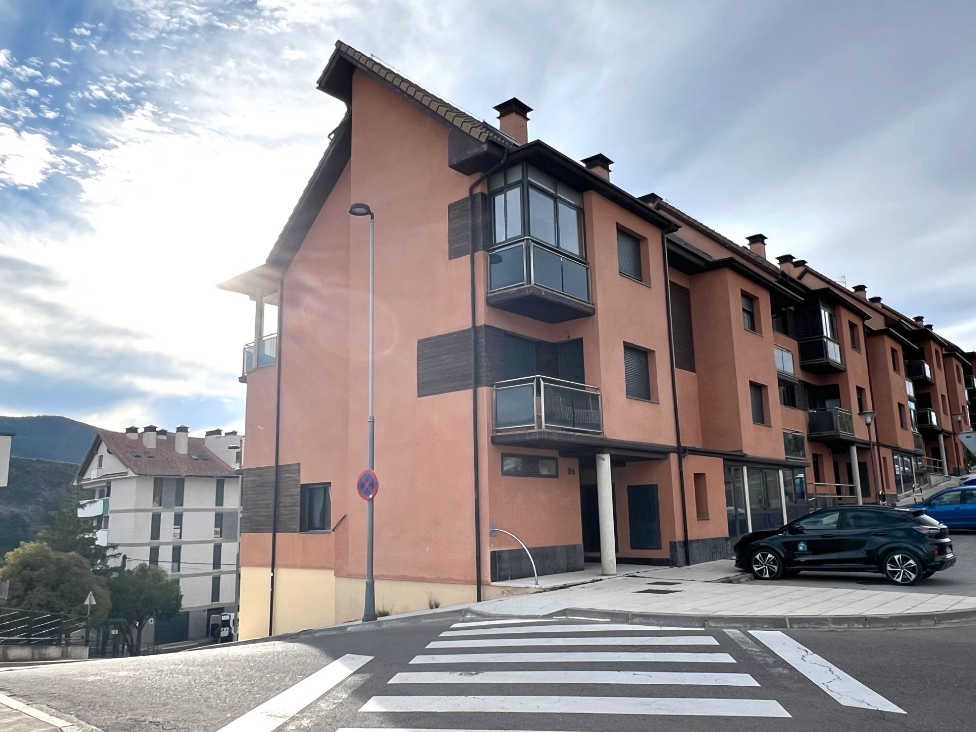 Vista exterior de Piso en venta en Sabiñánigo